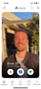 Ein Screenshot eines männlichen Profils mit allen Aktionbuttons in der Lovoo-App.